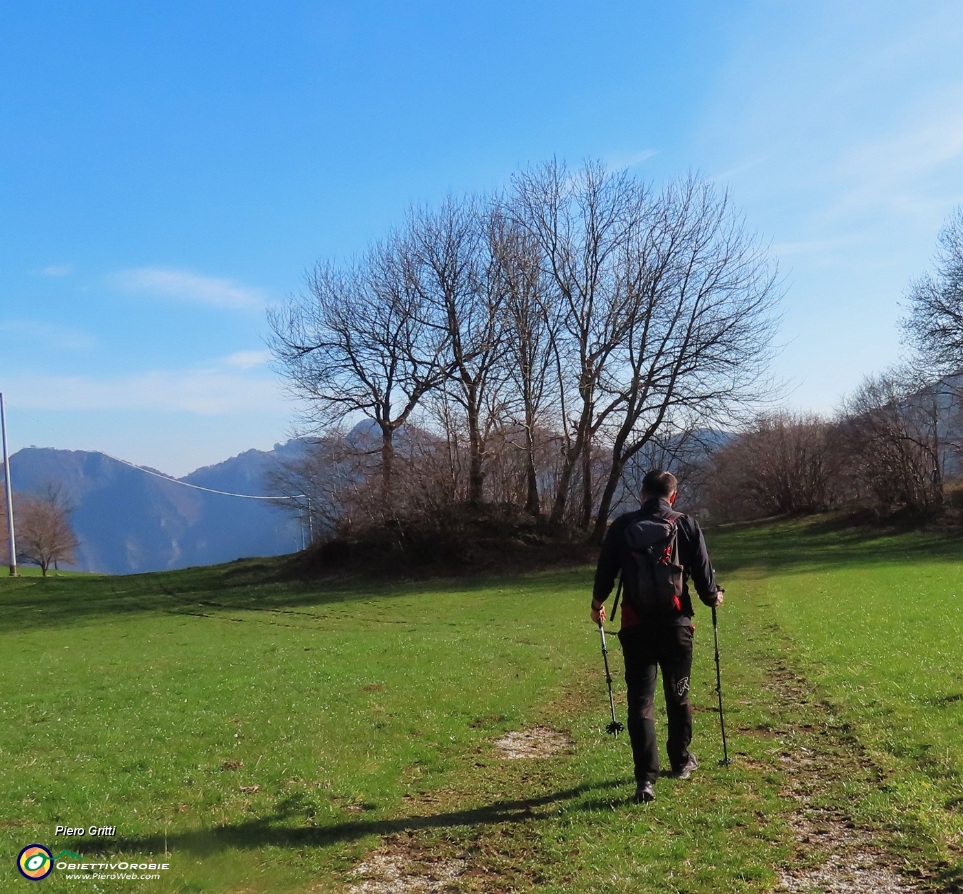 61 Sugli ampi verdi pascoli panoramici del Ronco.JPG